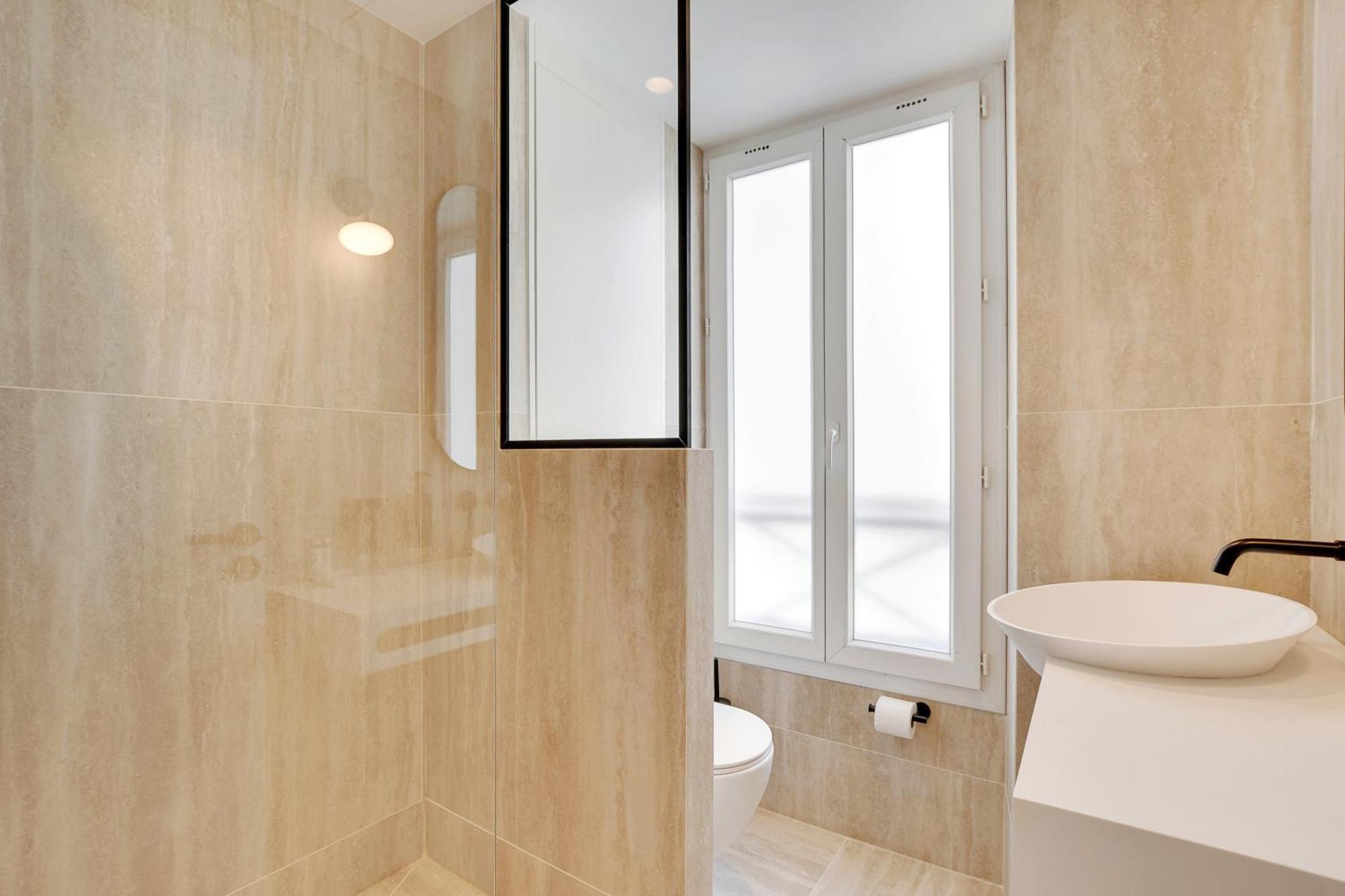 Pelican - Louvre Apartment